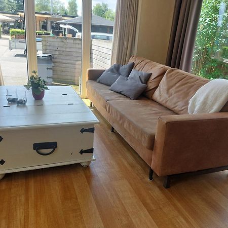 Ruim Familie Chalet Tot 4 Personen Op De Veluwe Bungalowpark De Kern Putten Zewnętrze zdjęcie