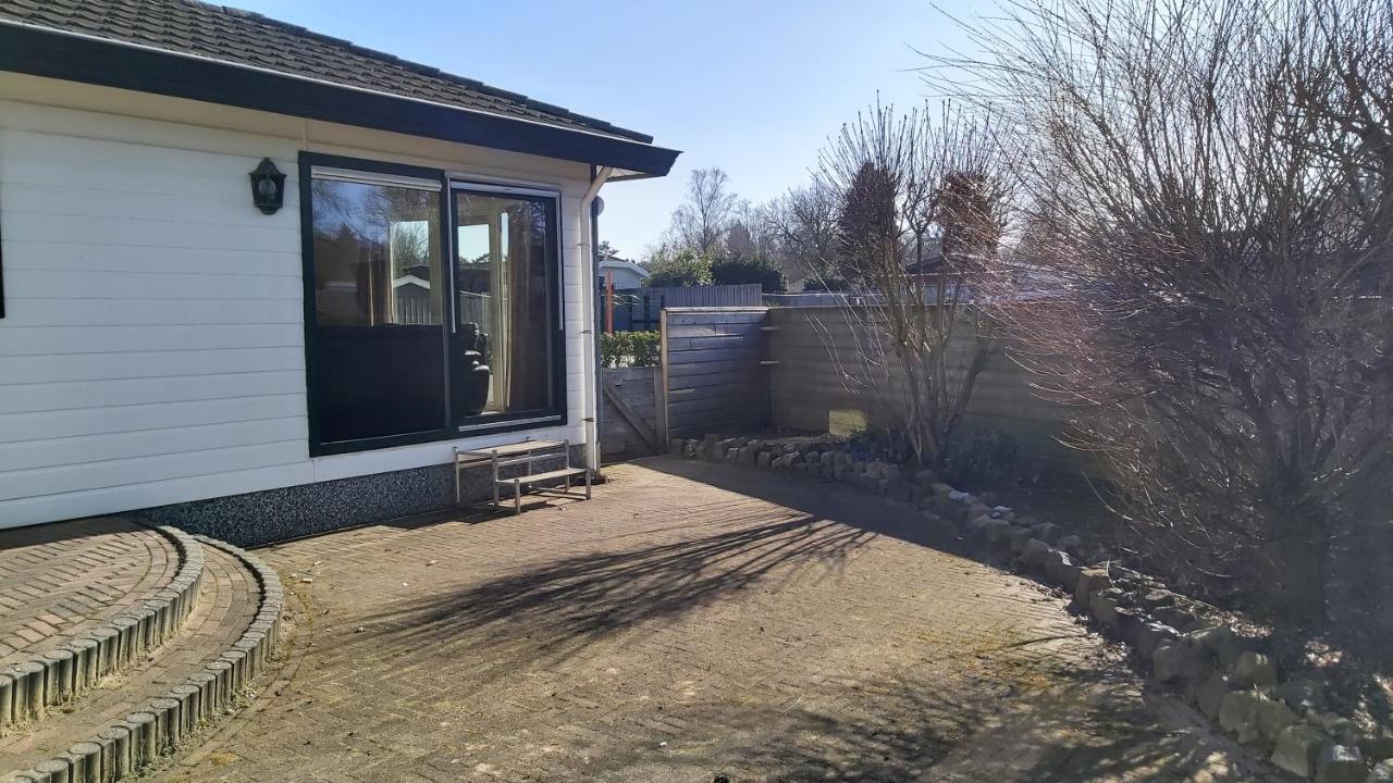 Ruim Familie Chalet Tot 4 Personen Op De Veluwe Bungalowpark De Kern Putten Zewnętrze zdjęcie