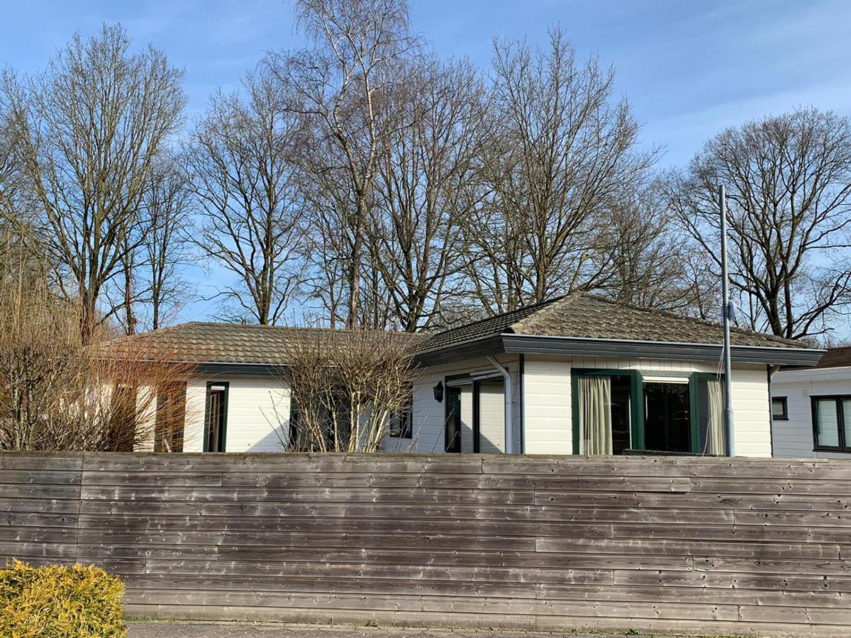 Ruim Familie Chalet Tot 4 Personen Op De Veluwe Bungalowpark De Kern Putten Zewnętrze zdjęcie