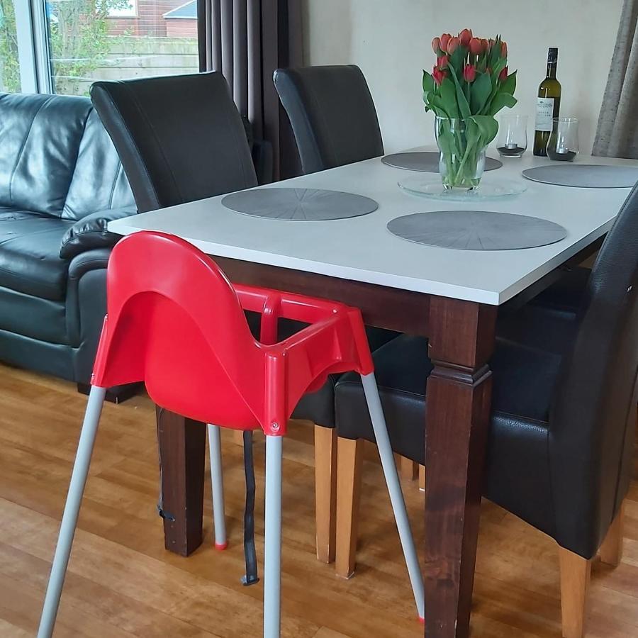 Ruim Familie Chalet Tot 4 Personen Op De Veluwe Bungalowpark De Kern Putten Zewnętrze zdjęcie