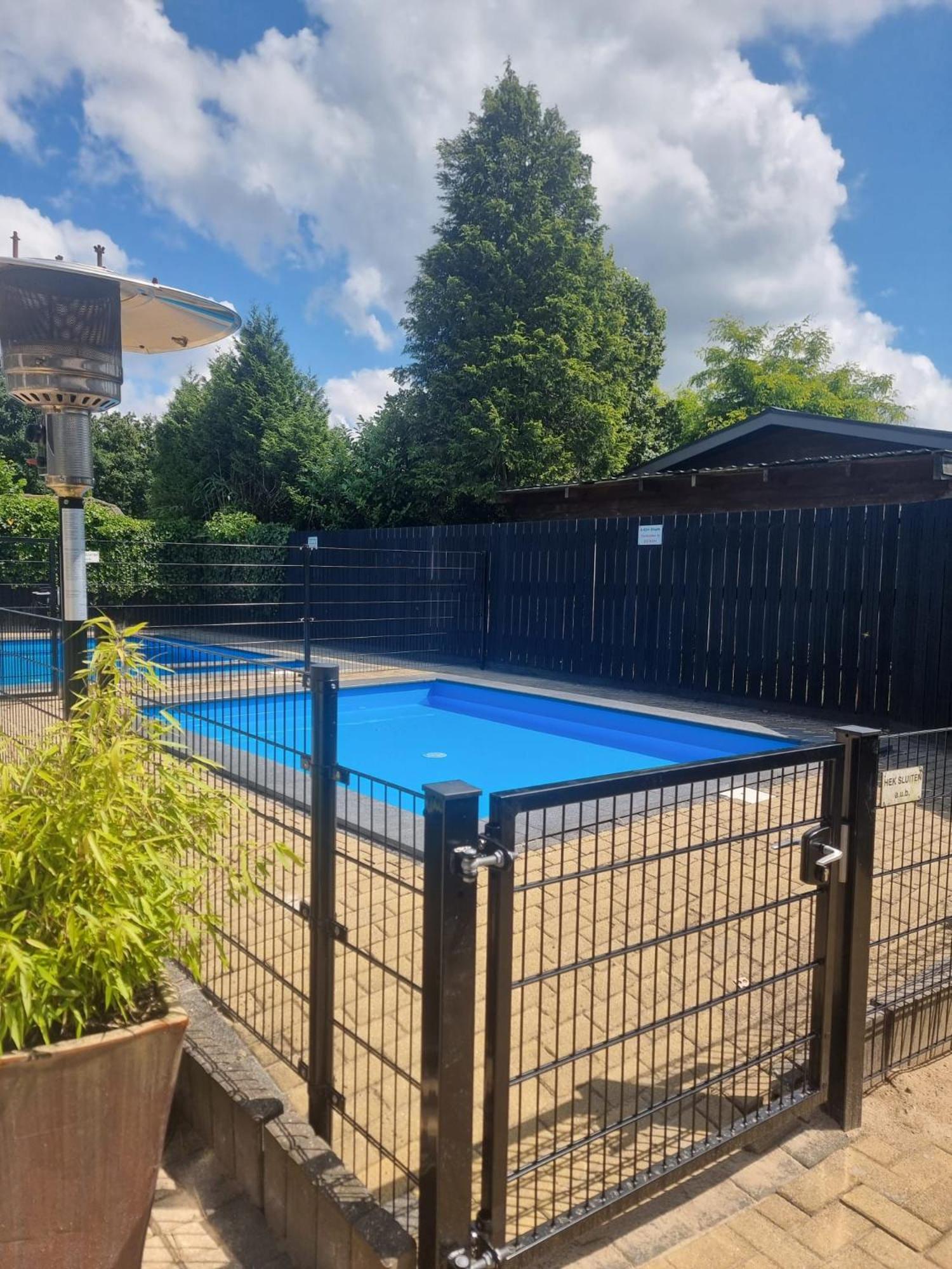 Ruim Familie Chalet Tot 4 Personen Op De Veluwe Bungalowpark De Kern Putten Zewnętrze zdjęcie